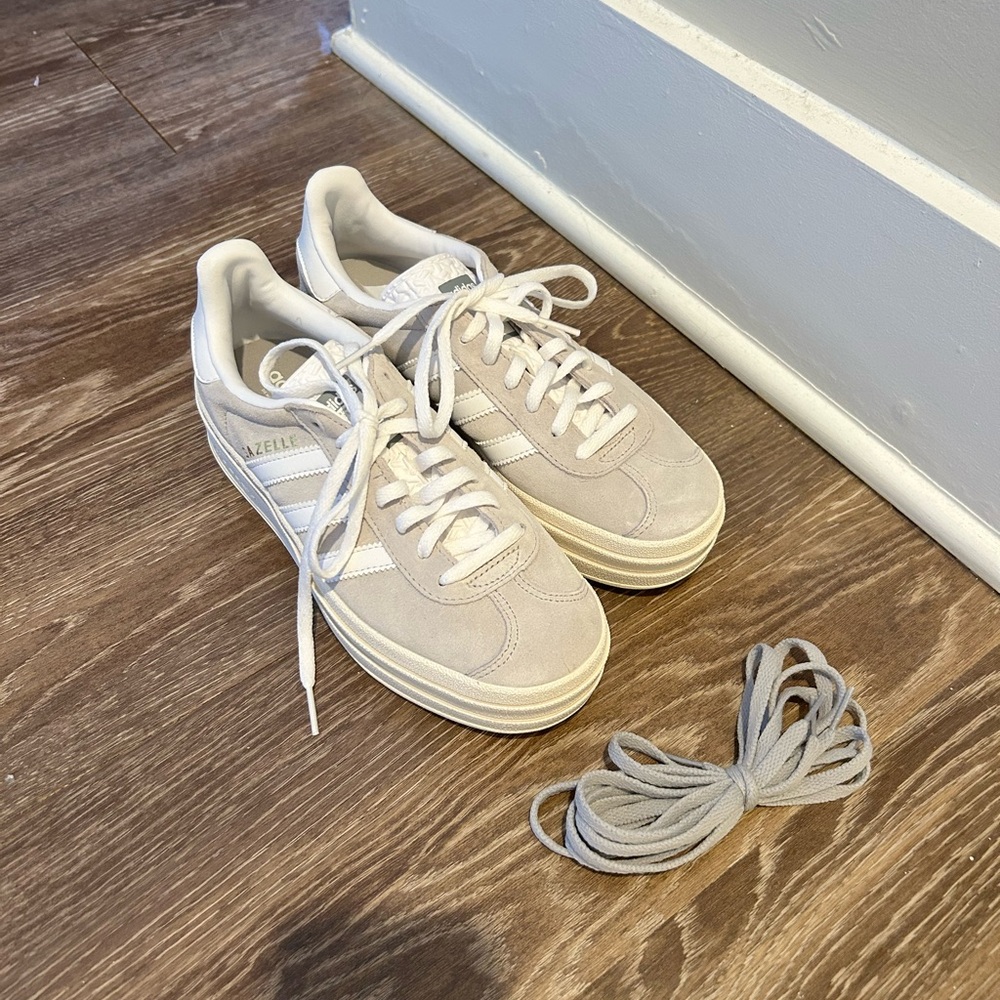 Adidas platform Gazelle Sneakers with Laces